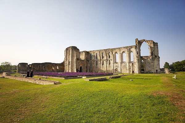 Abbaye de Maillezais en sud Vendée près des chambres d'hotes La Boisnière