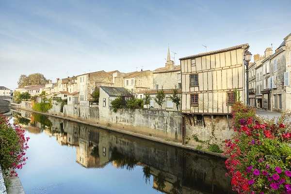 Fontenay le Comte sud vendée près des chambres d'hotes La Boisnière