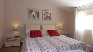 chambre avec poutre en booking chambre dhote Puy dy Fou Vendée